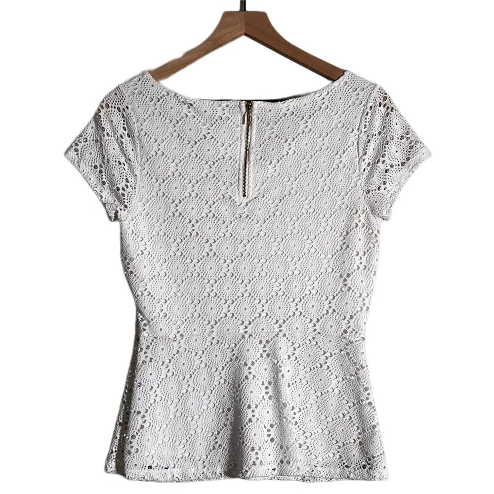 Banana Republic - White Eyelet Cut Out Peplum Short Sleeve Blouse Size 6 - Picture 2 of 3